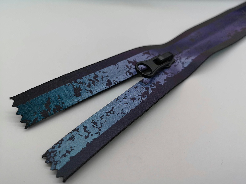 聯(lián)掌防水拉鏈工廠好拉鏈助力您的品牌成就夢想！